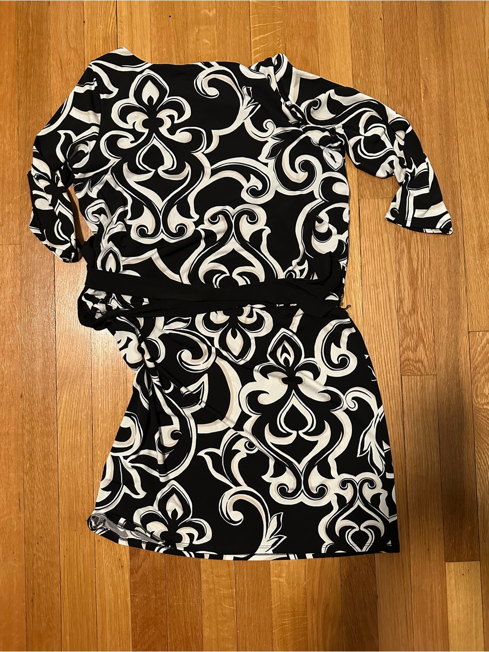 White House Black Market Black & White Swirl Print Dress - Picture 3 of 3